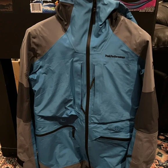 Peak Performance Ski Shell Jacket - Picture 4 of 6